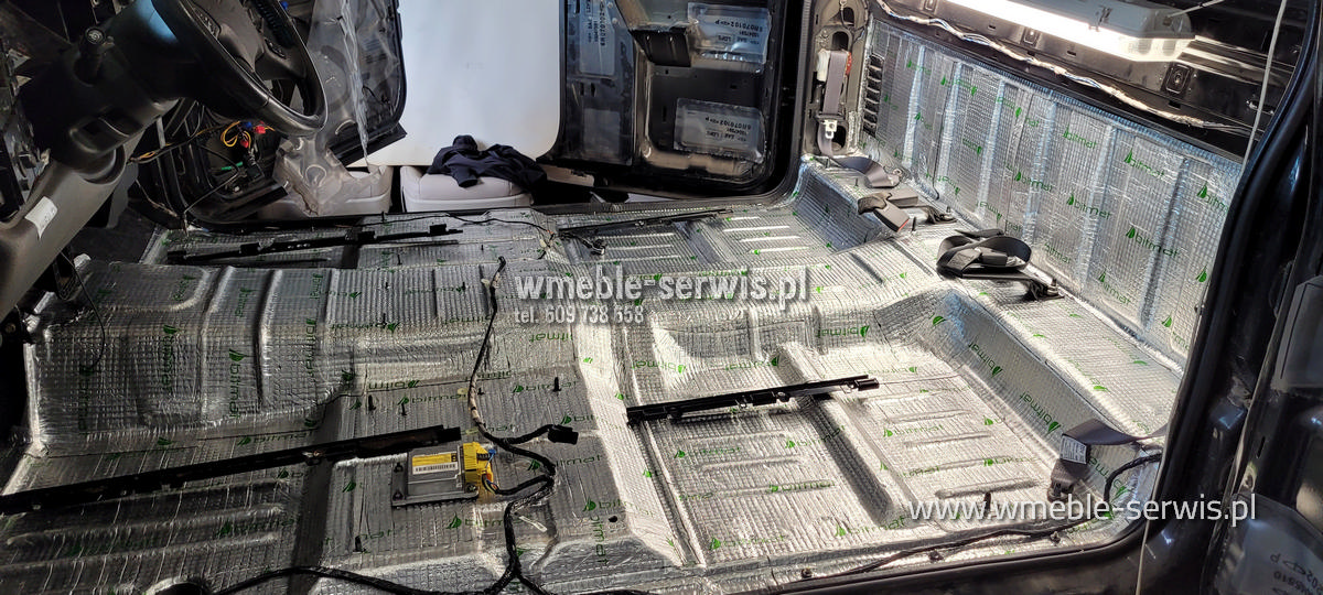 Wygłuszenie podłogi w samochodzie GMC etap 2